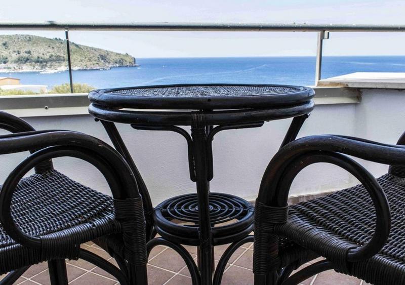 Double Room with Sea View image 3