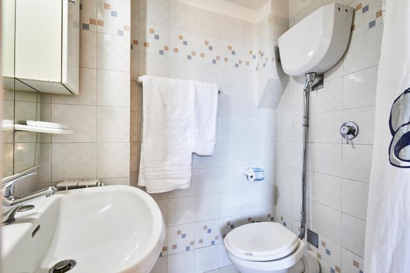 Double Room with Private Bathroom image 2