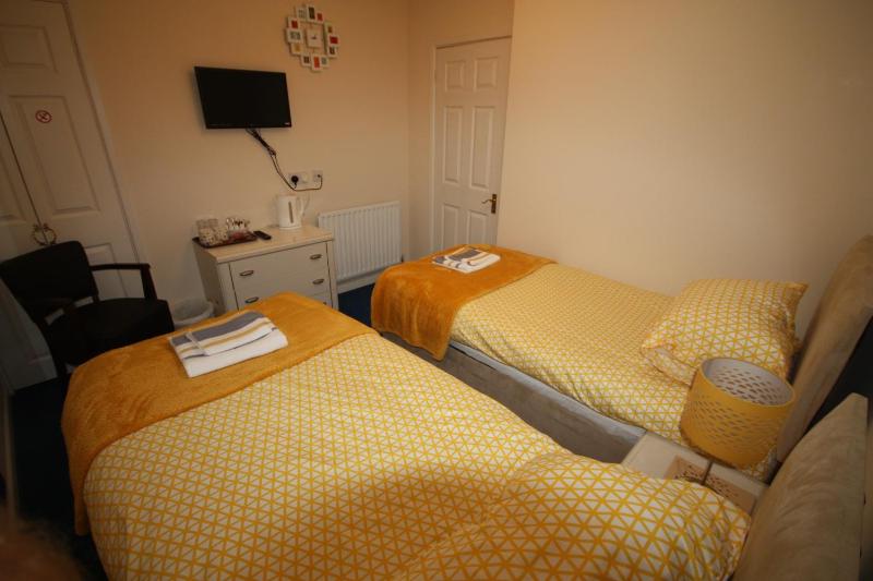 Family Room with Shower image 3