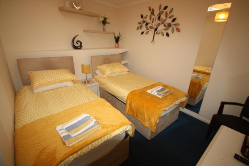 Family Room with Shower image 2