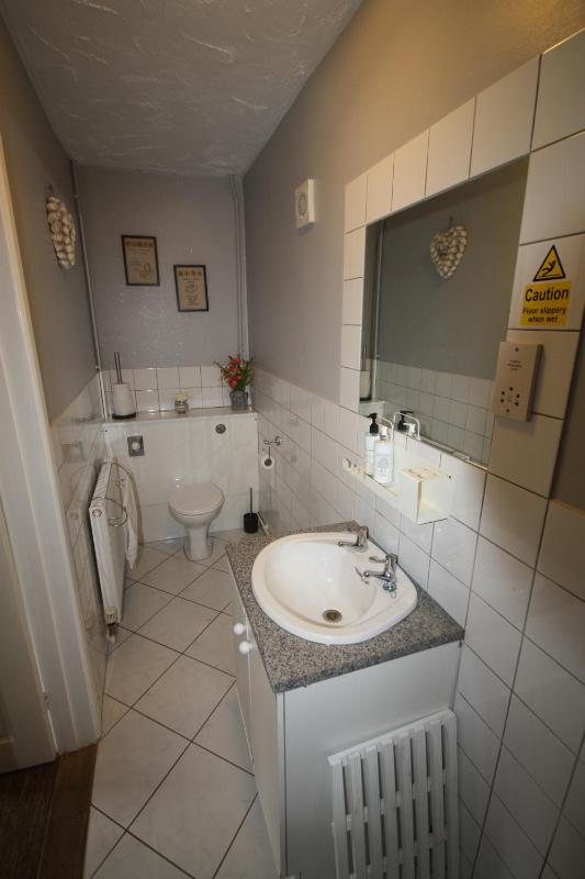 Twin Room with Shower image 3