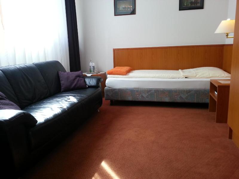 Single Room image 3
