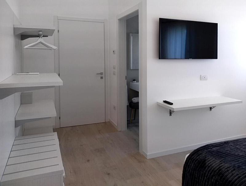 Double Room with Private Bathroom image 1