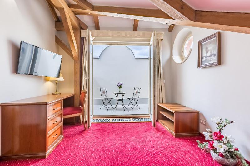 Two-Bedroom Suite image 4
