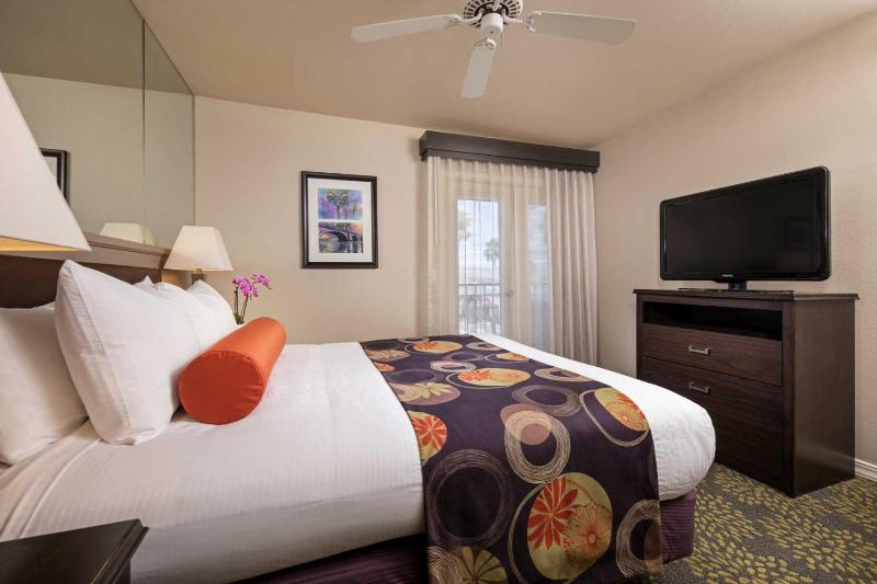 One-Bedroom Queen Suite image 2
