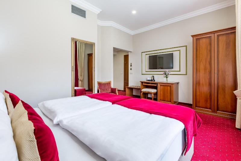 Superior Double or Twin Room image 3