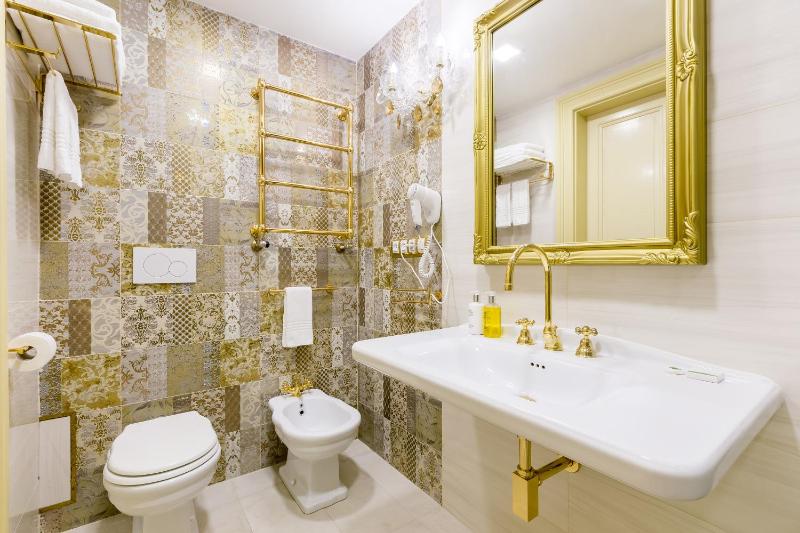 Deluxe Suite image 4