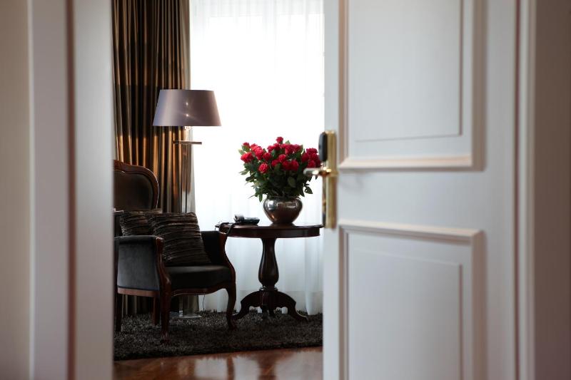 Double Room image 4