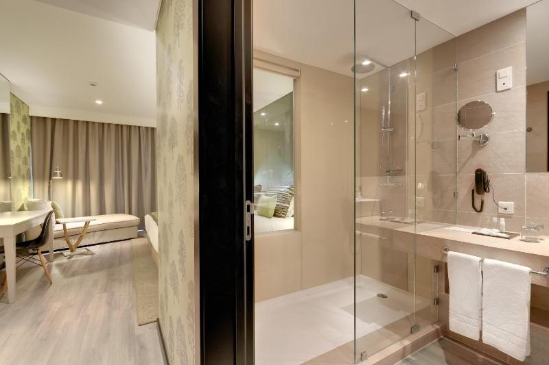 Superior Twin Room image 4