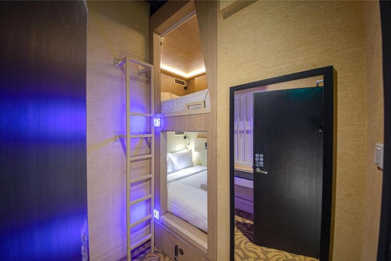 CUBE Boutique Capsule Hotel at Kampong Glam - image 2