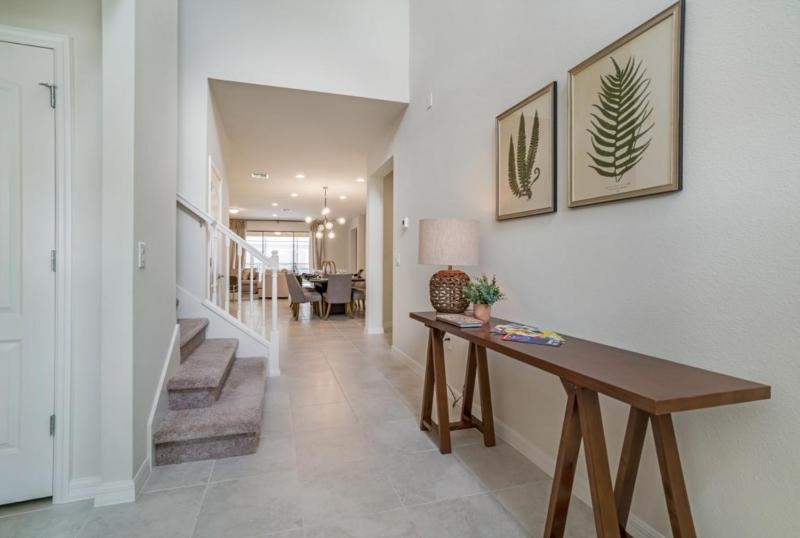 Eight-Bedroom Villa image 3