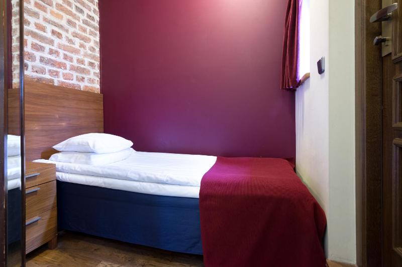Small Single Room image 2
