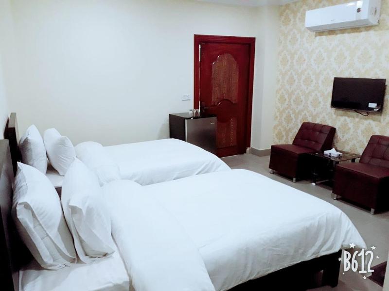 Deluxe Twin Room image 1