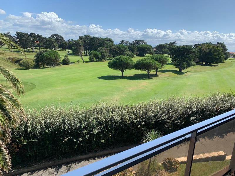 One-Bedroom Apartment with Golf View (2 Adults + 2 Children) image 3