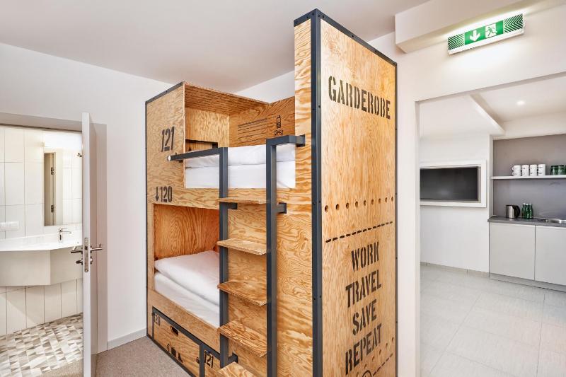 Bed in 10-Bed Mixed Dormitory Room image 2