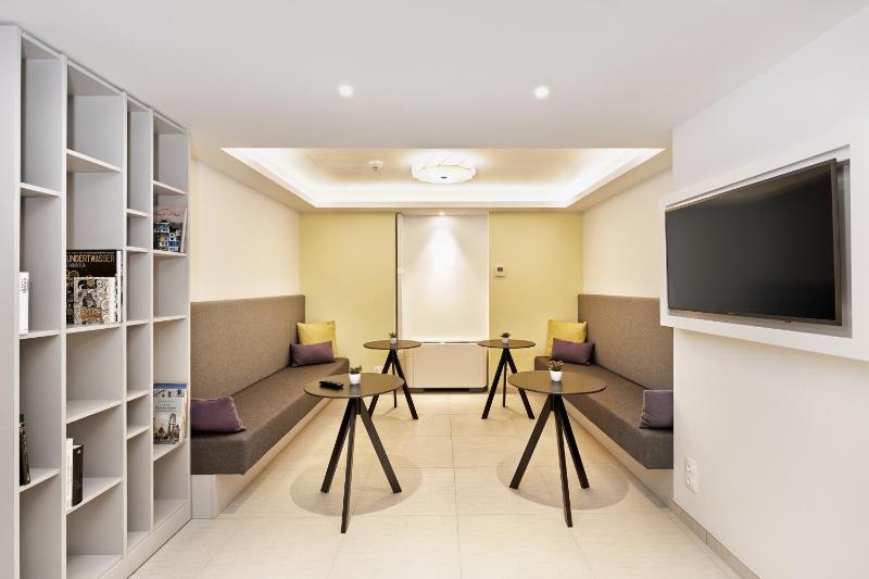 Bed in 10-Bed Mixed Dormitory Room image 4