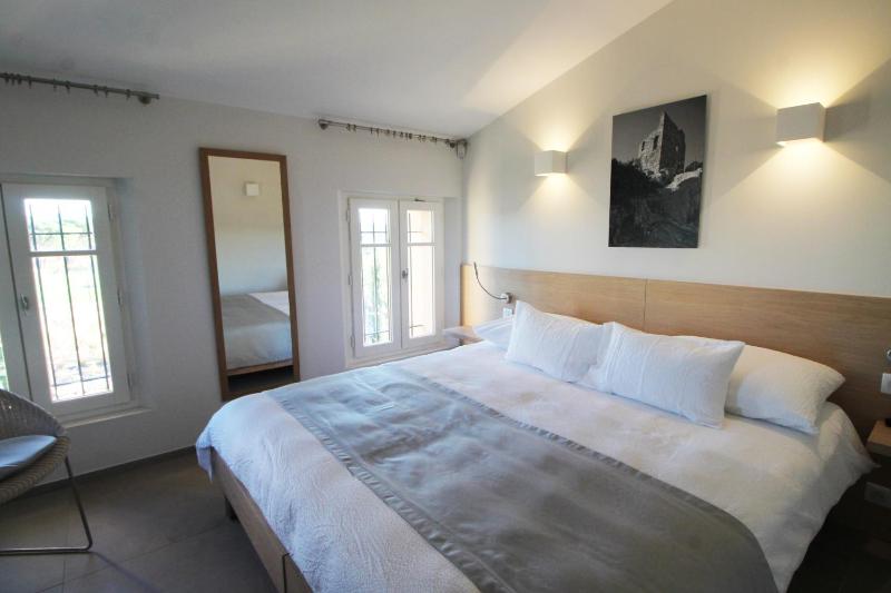 One-Bedroom Duplex Apartment with Garden image 3