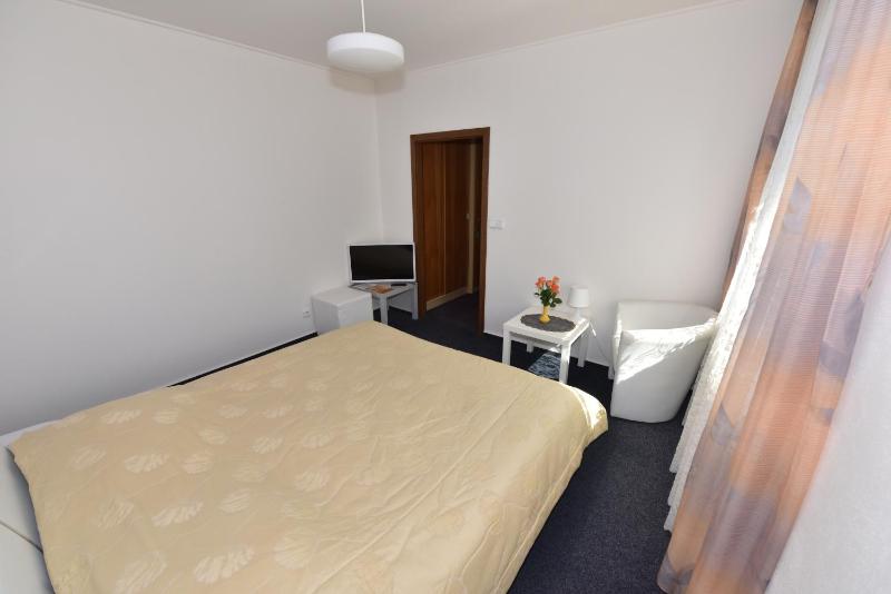 Double Room image 3