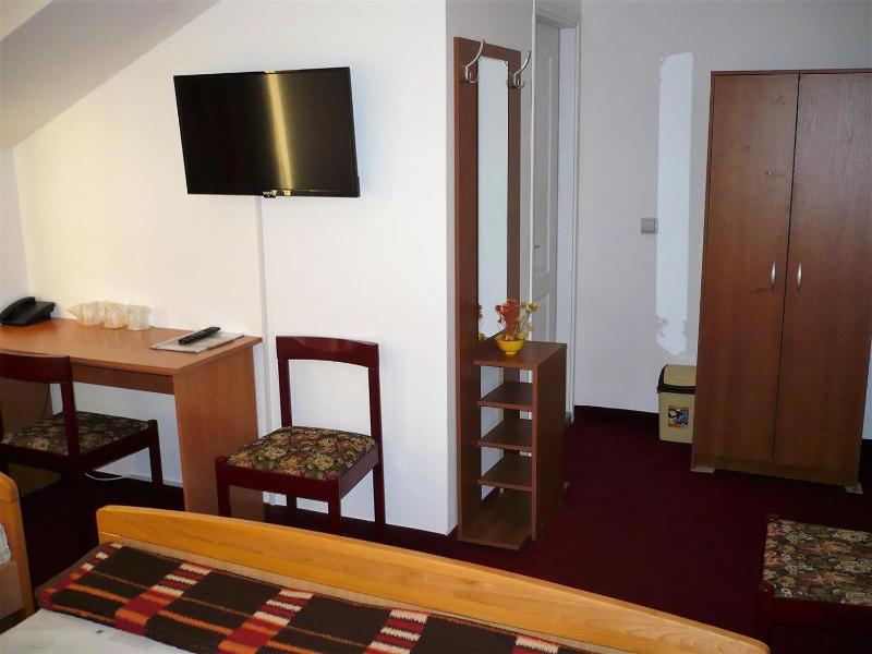 Triple Room with Bathroom image 3