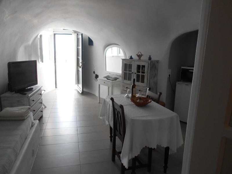 Cave House with Hot Tub and Caldera View image 4