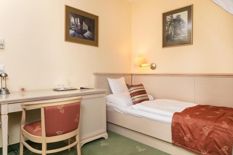 Single Room image 3