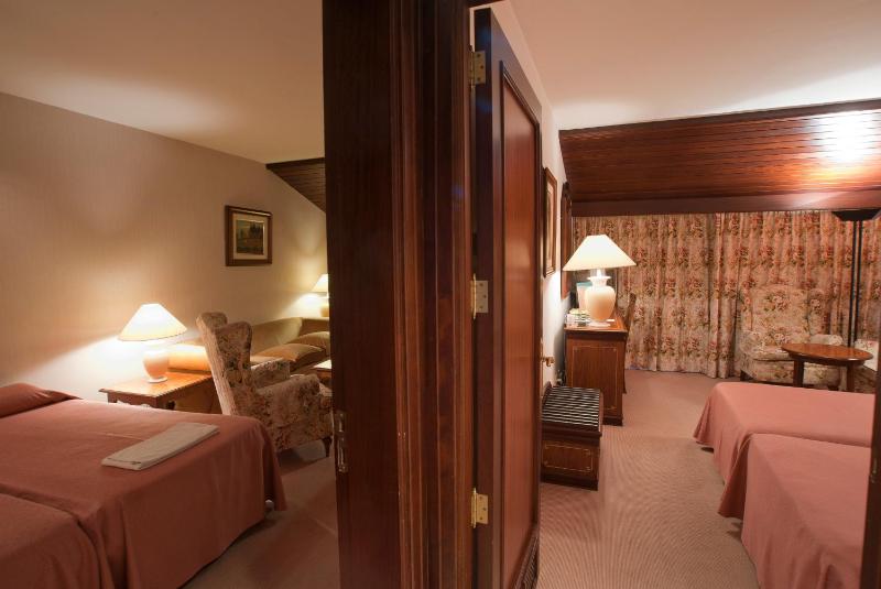 Quadruple Room image 2