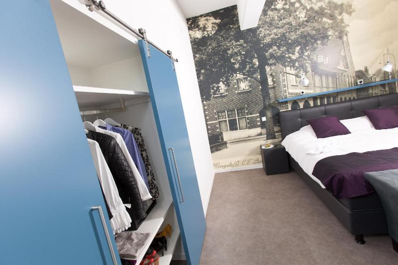 One-Bedroom Apartment image 2