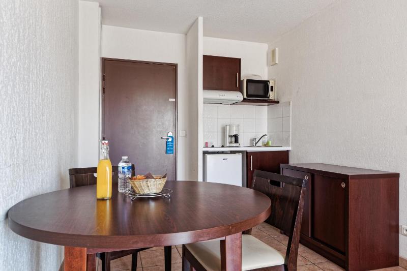 Comfort Aparthotel Six-Fours - image 22