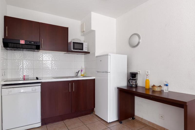 Comfort Aparthotel Six-Fours - image 7