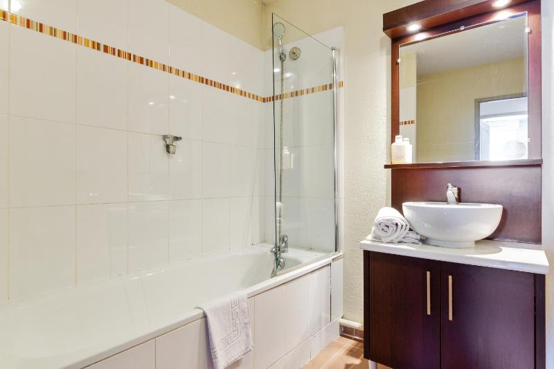 Comfort Aparthotel Six-Fours - image 35