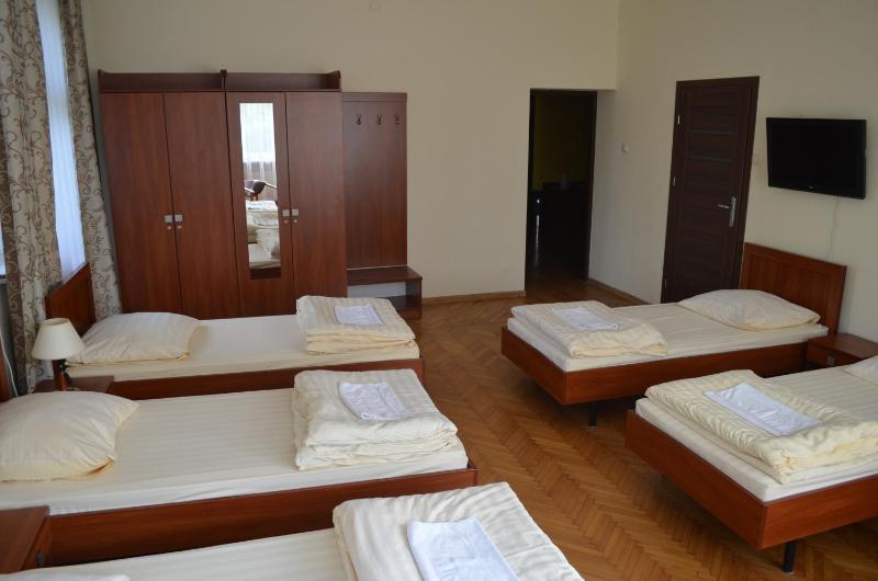 Mixed Dormitory Room image 2