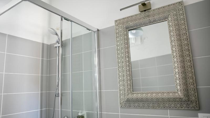 Double Room with Balcony image 3