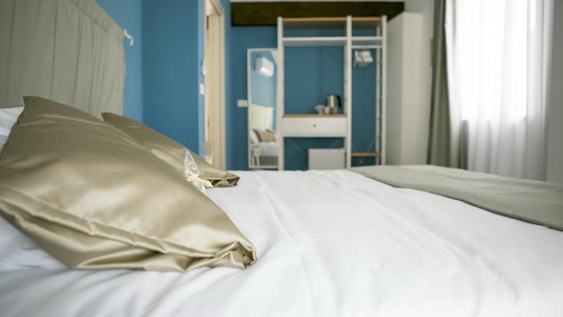 Double Room with Balcony image 1