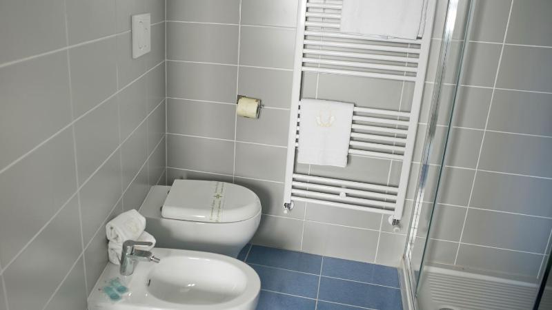 Double Room with Balcony image 2