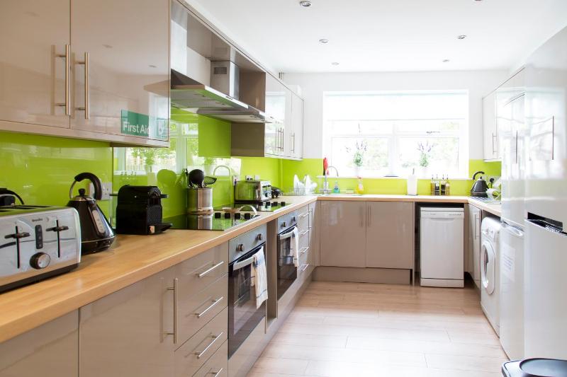 Single Room with Private Bathroom image 2