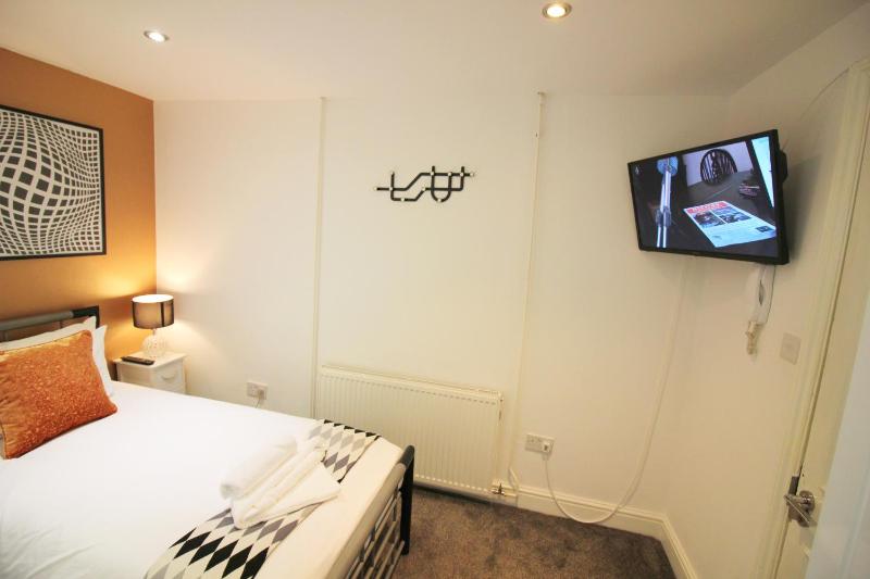 Single Room with Private Bathroom image 3