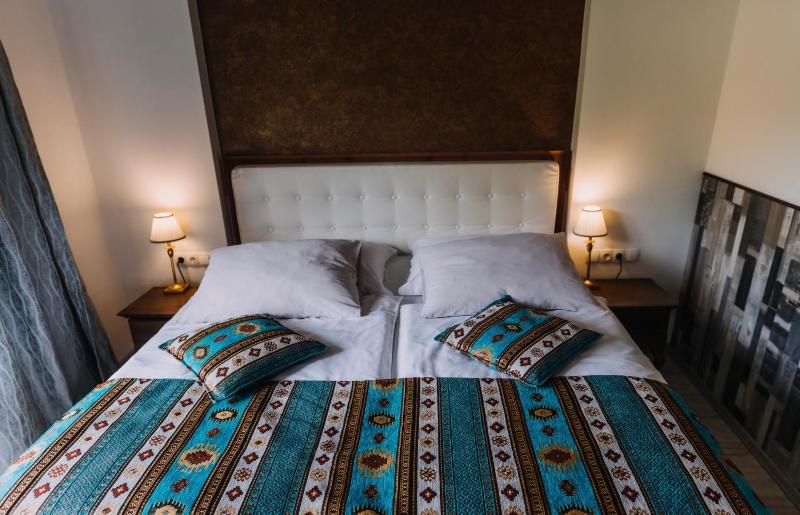 Standard Double Room with Street View image 4