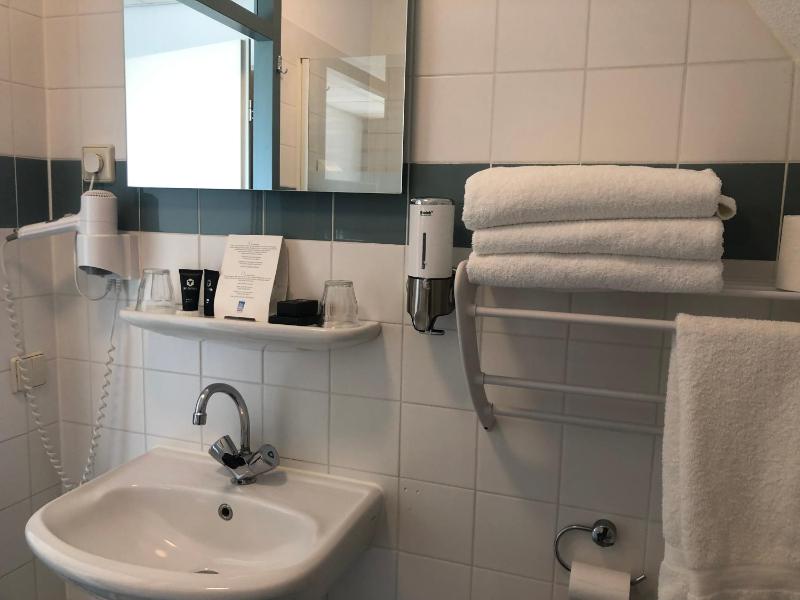 Triple Room with Bath image 2