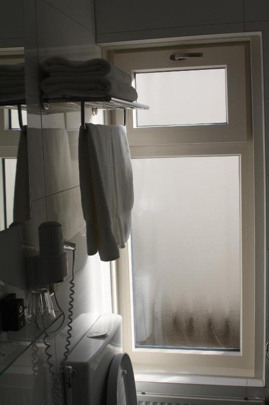 Standard Double Room image 3