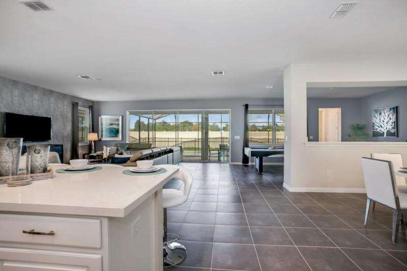 Nine-Bedroom Villa image 2