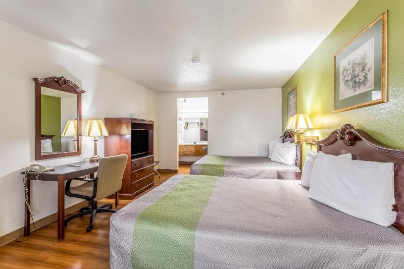 Standard Queen Room with Two Queen Beds - Non-Smoking image 1
