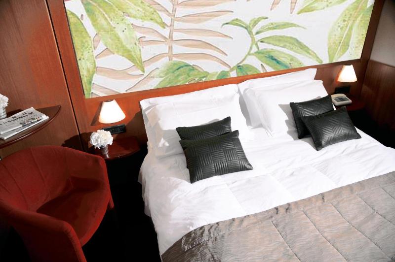 Double Room image 2