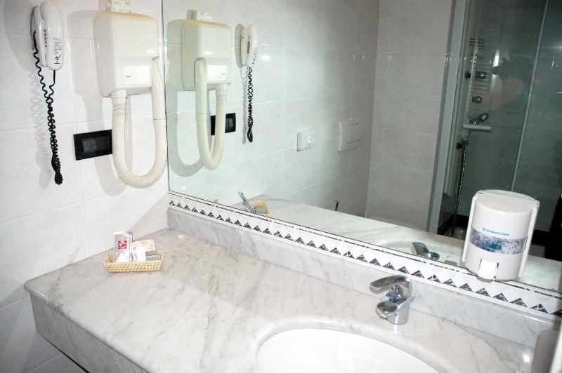 Single Room image 4