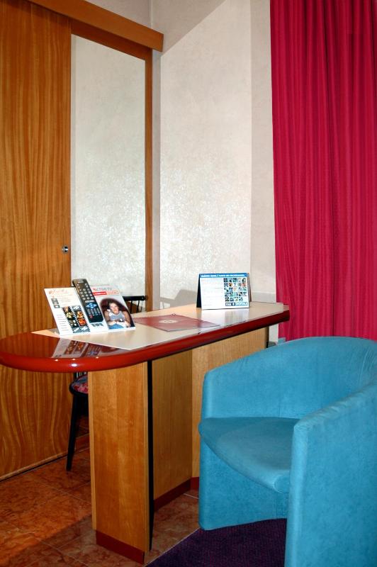 Twin Room image 3