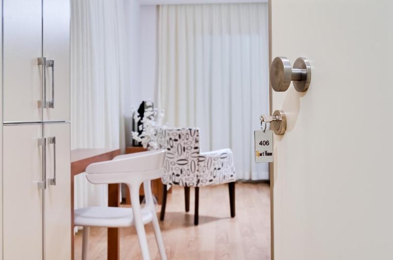 Superior One-Bedroom Apartment (2 Adults) image 1