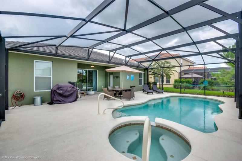 Five-Bedroom Villa image 1