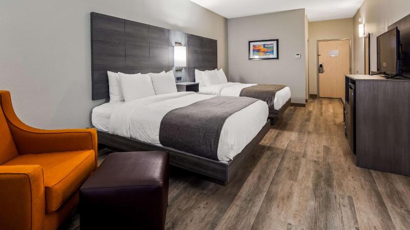 Queen Room with Two Queen Beds and Mobility Accessible Roll-In Shower image 2