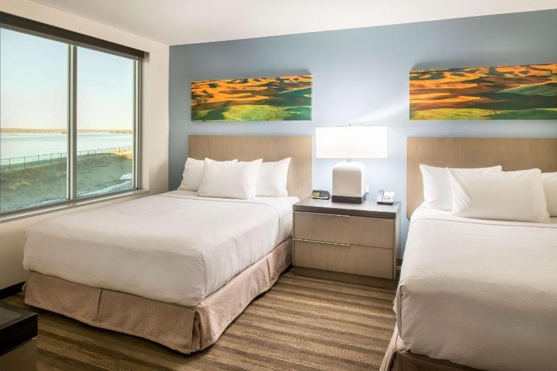 One Bedroom Kitchen Suite with Two Queen Beds and Sofa Bed image 4