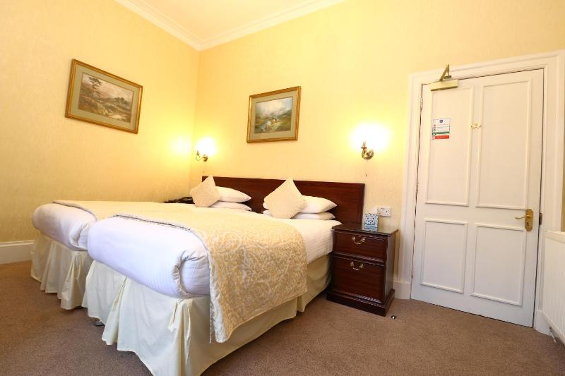 Twin Room image 2