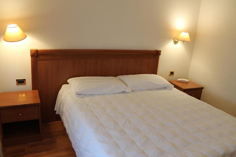 Classic Triple Room image 3